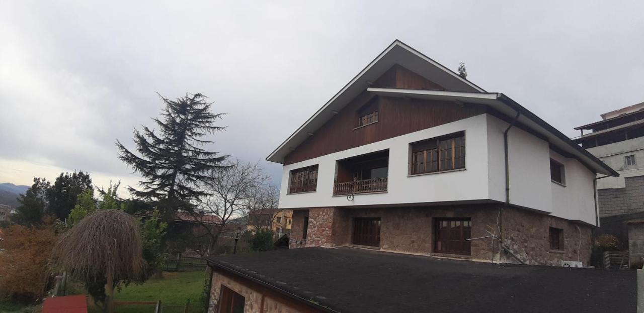 Albergue La Costana Oviedo Exteriör bild